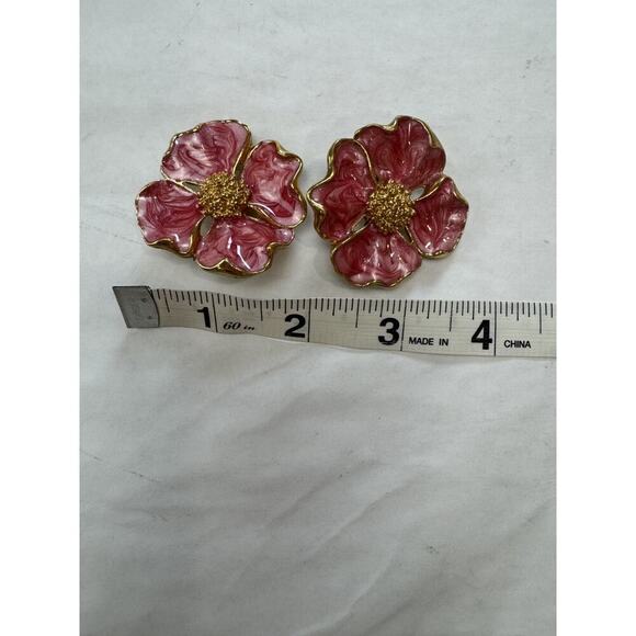 Vintage 1980s Enamel Pink Clip-On Earrings Gold Tone Statement Cottagecore - Picture 2 of 5